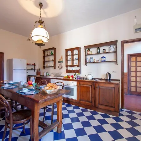 Villa Cascina Virginia Sleeps 10 *
